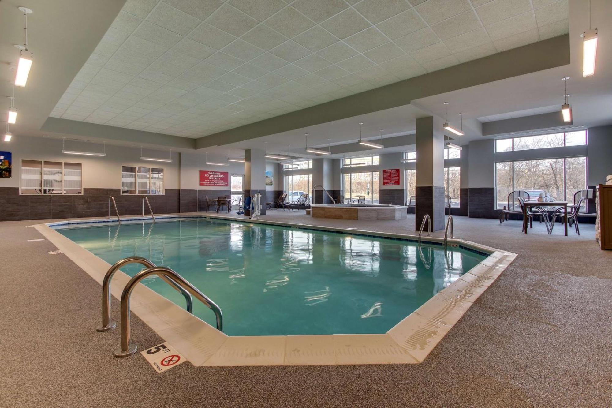 Drury Inn & Suites Cleveland Бічвуд Екстер'єр фото